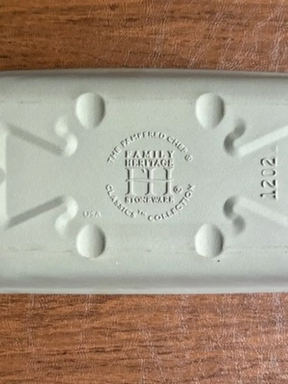 Pampered Chef Stoneware Bread Loaf Pan, Excellent Condition